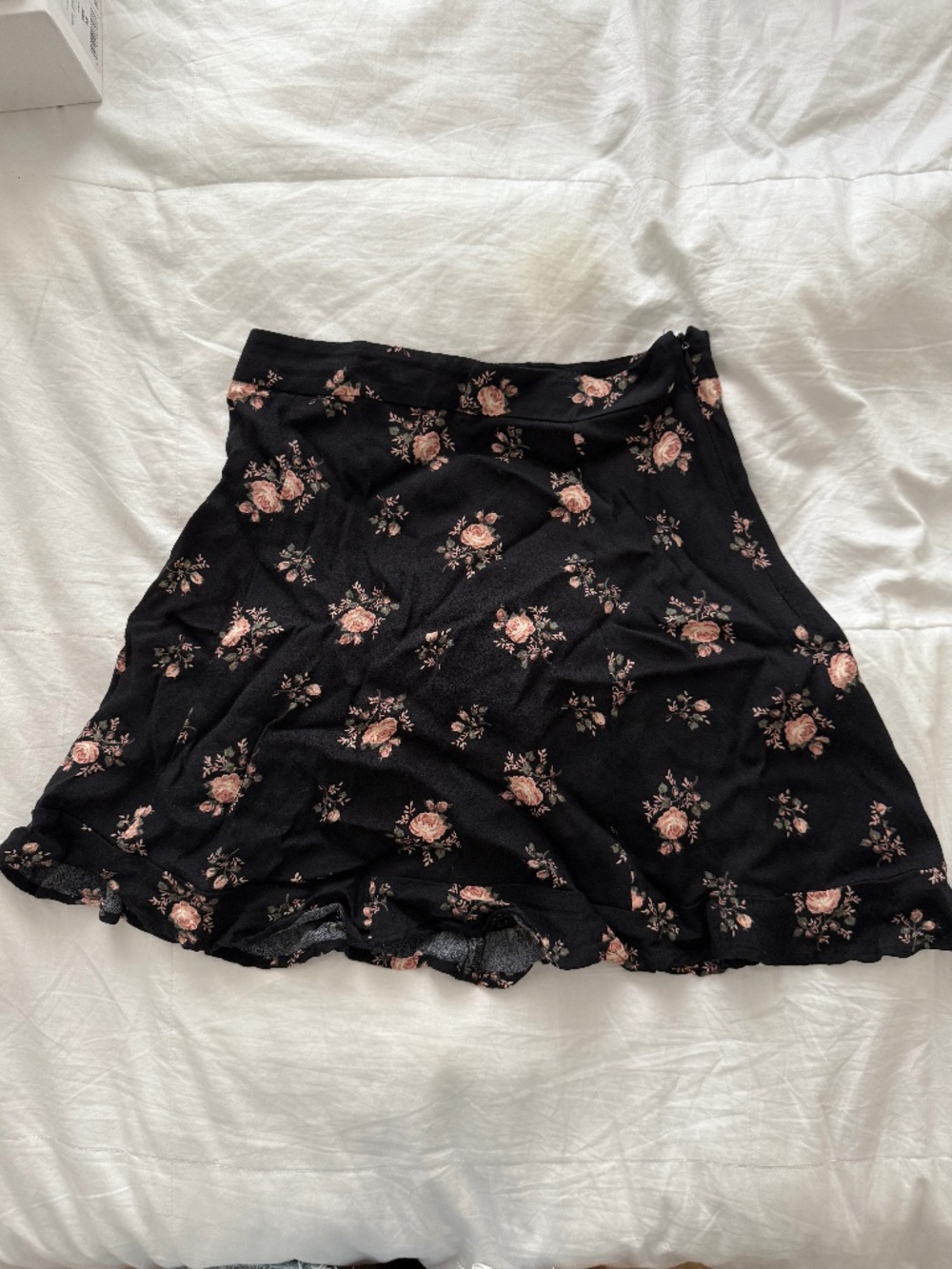 Reformation flounce skirt black floral